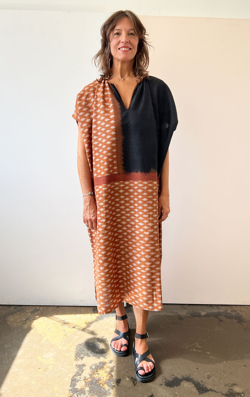 Ikat caftan in Terracotta/Black Two