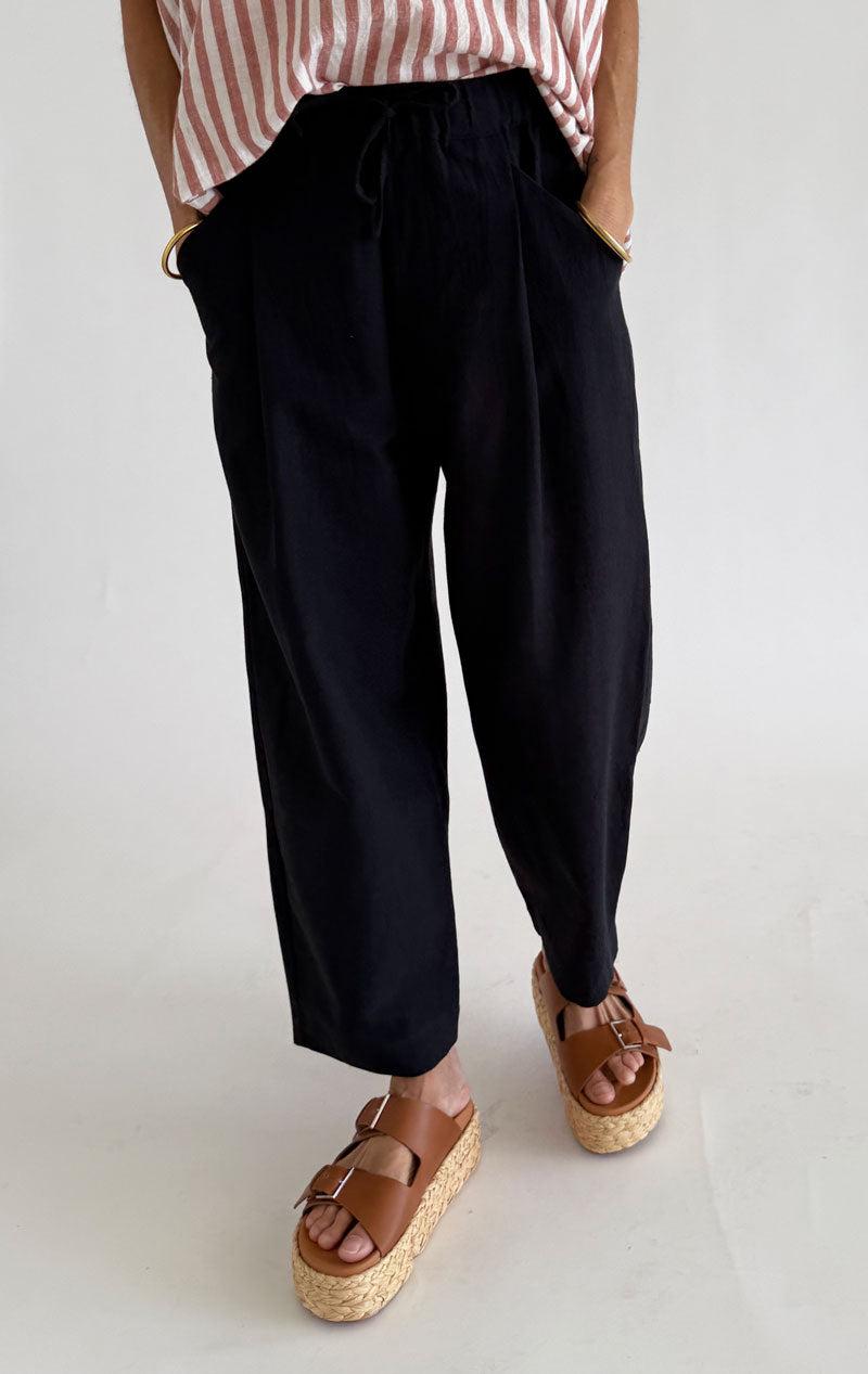 Barrel Leg Pant in Black