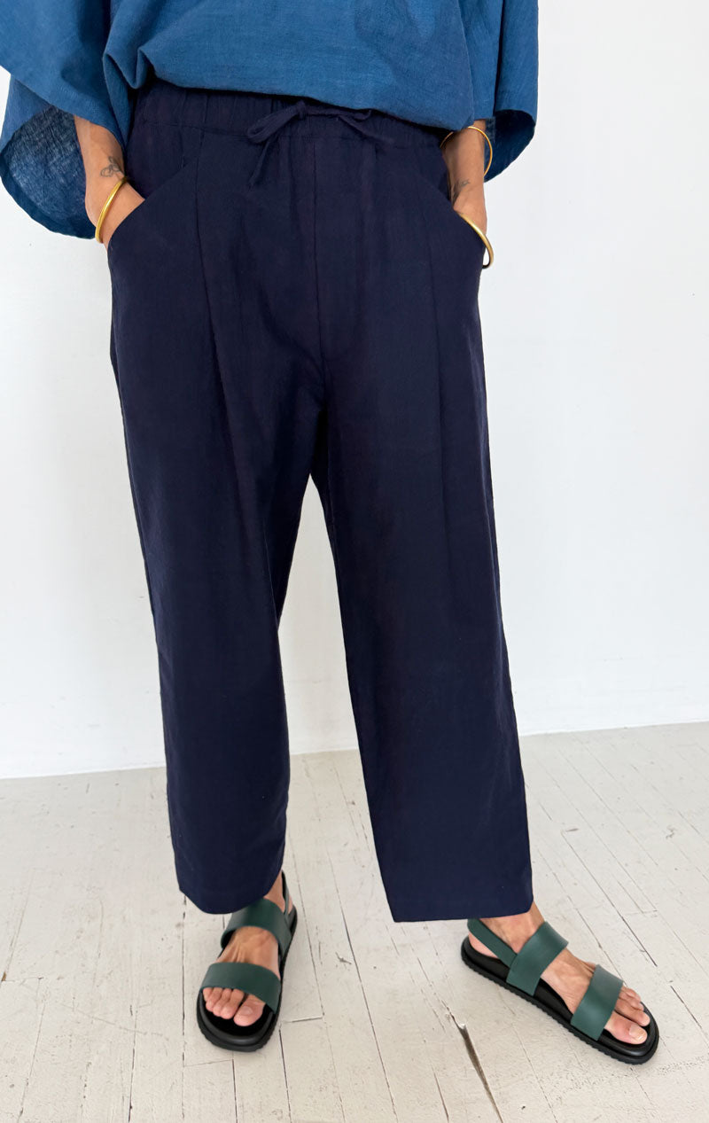 Barrel Leg Pant in Navy