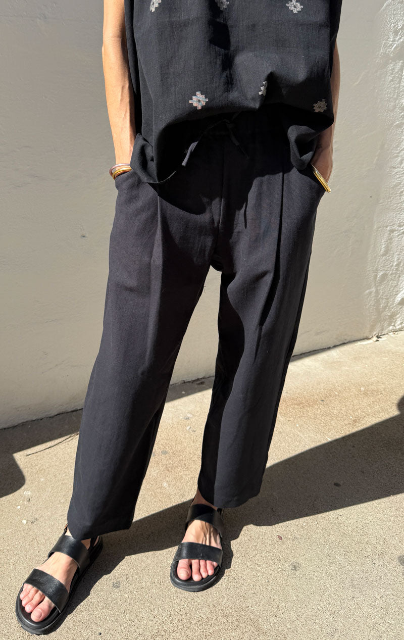 Barrel Leg Pant in Black