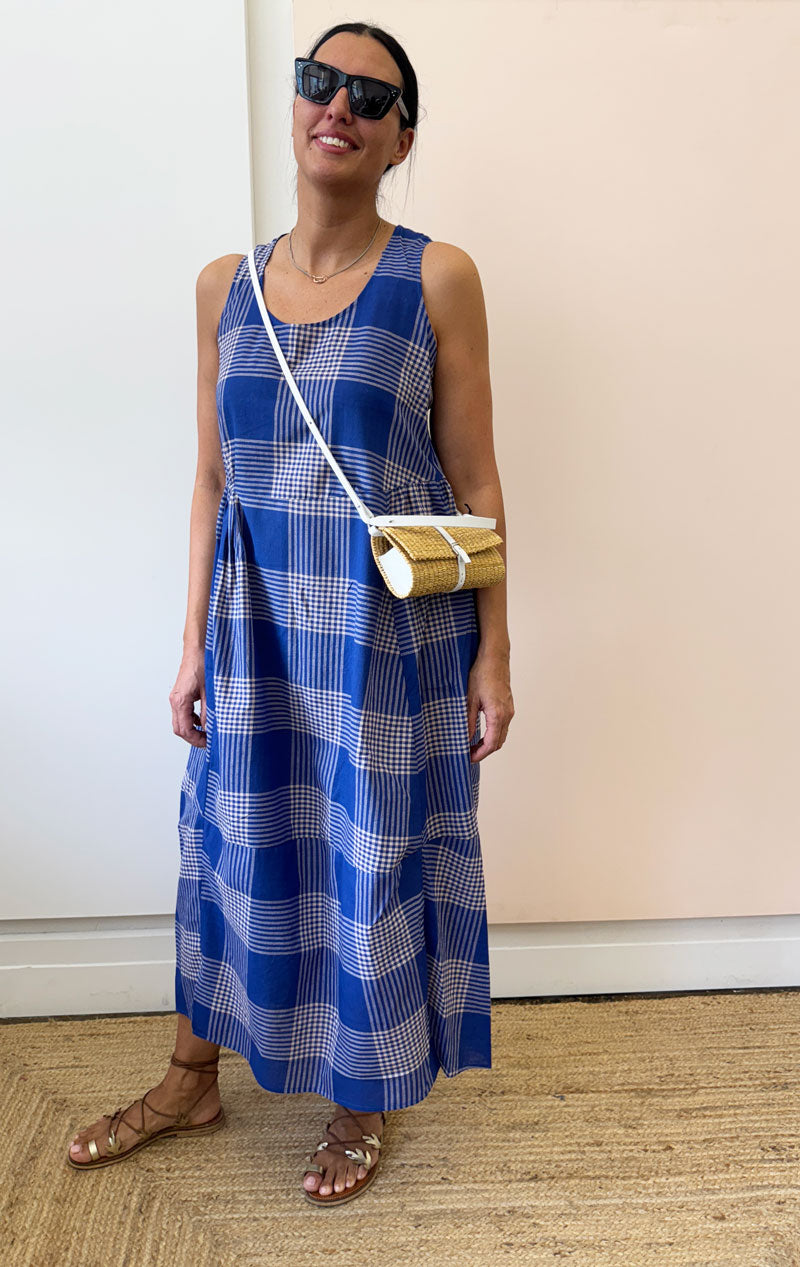 easy beach dress How to Style a Beach Maxi for Summer Fun