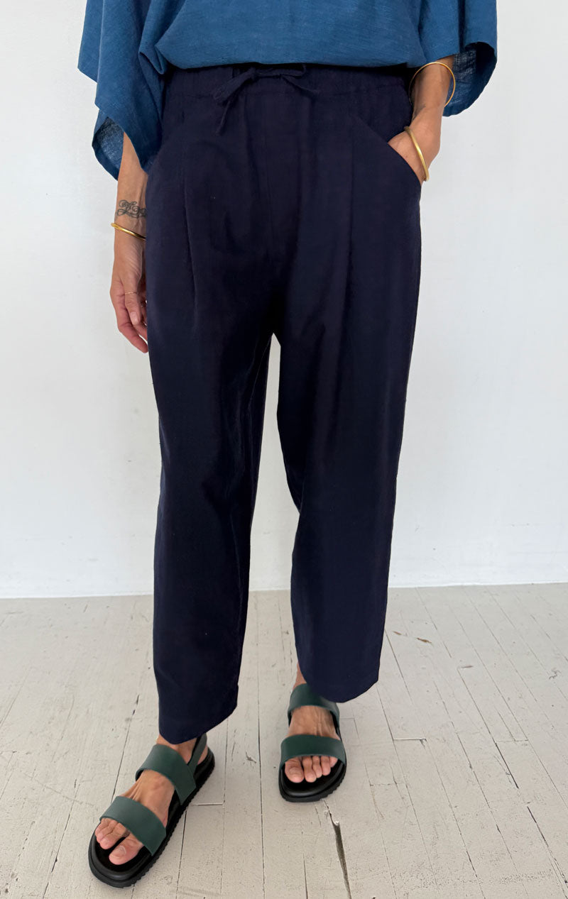 Barrel Leg Pant in Navy