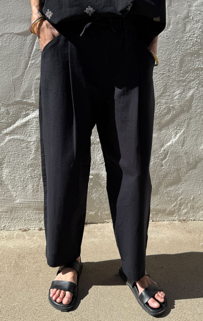 Barrel Leg Pant in Black