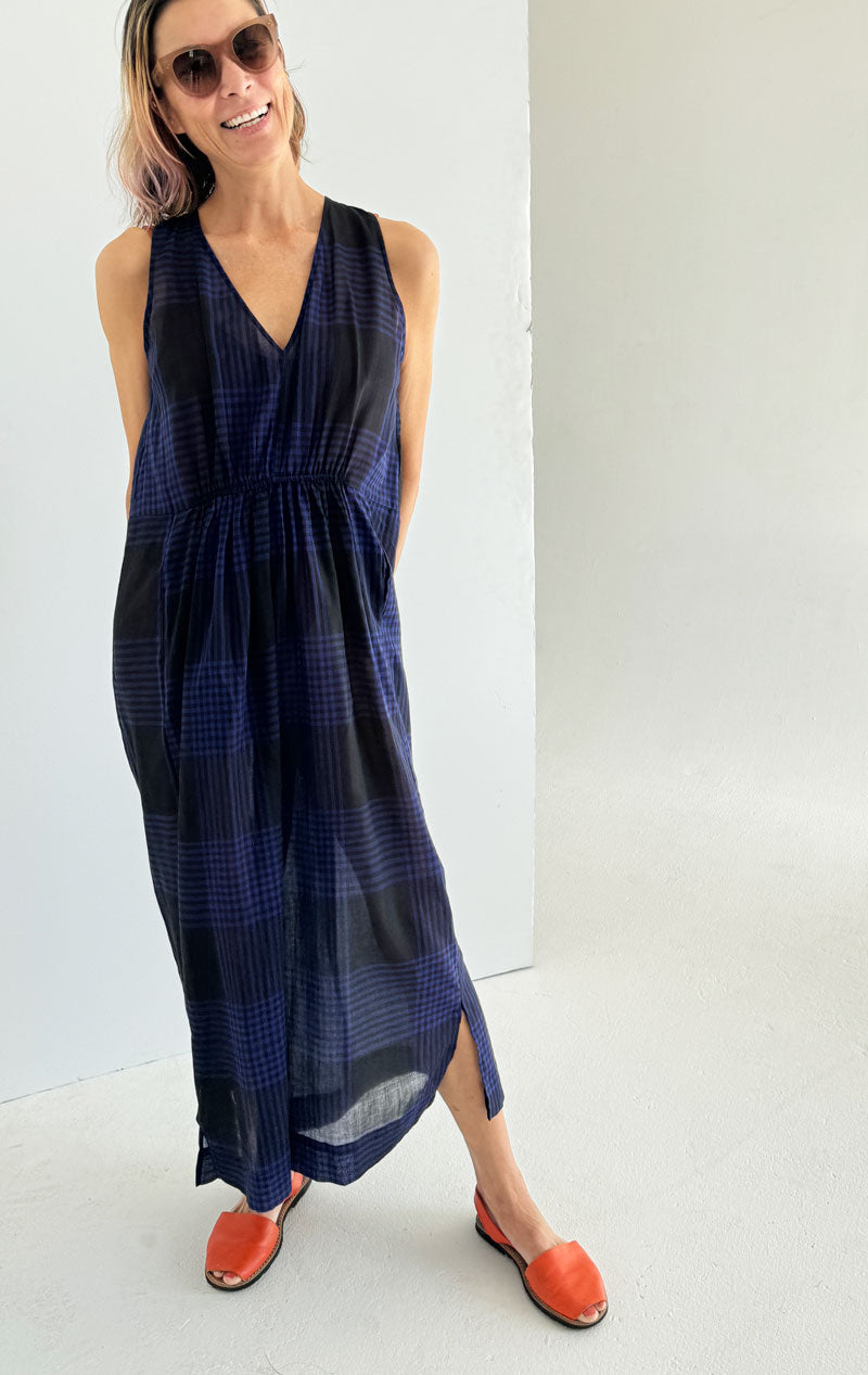 lightweight V neck, elastic rouched waist dress with pockets in Black/ electric blue sheer plaid cotton