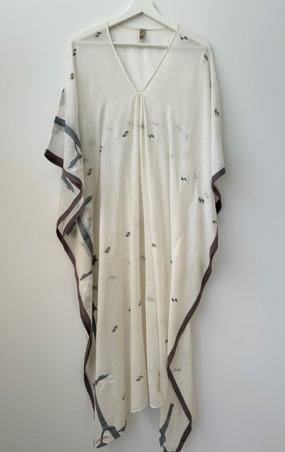 White jamdani caftan with minimal motif