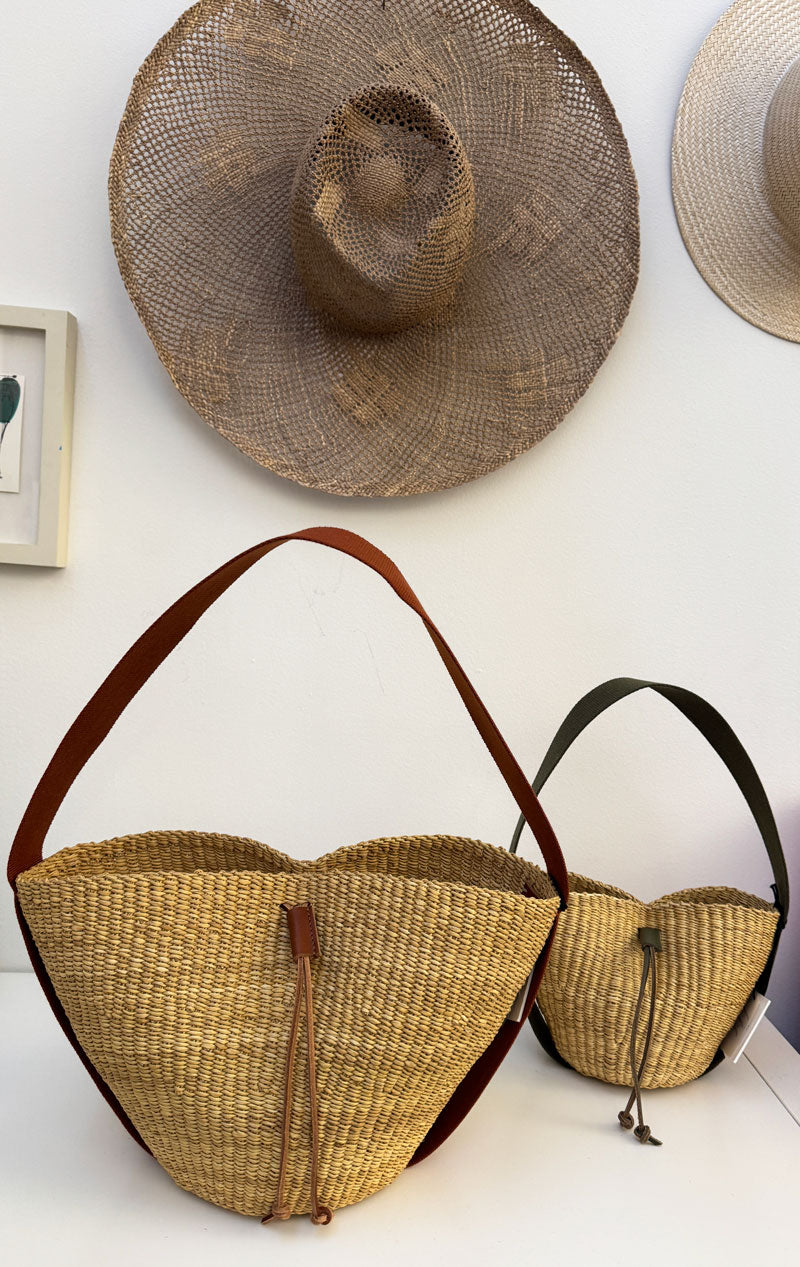 Muun Straw bag with rust cotton handle