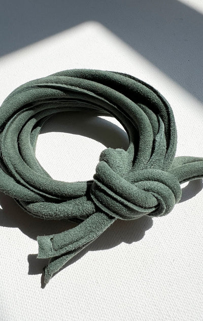 A minimal chic - Green Suede belts